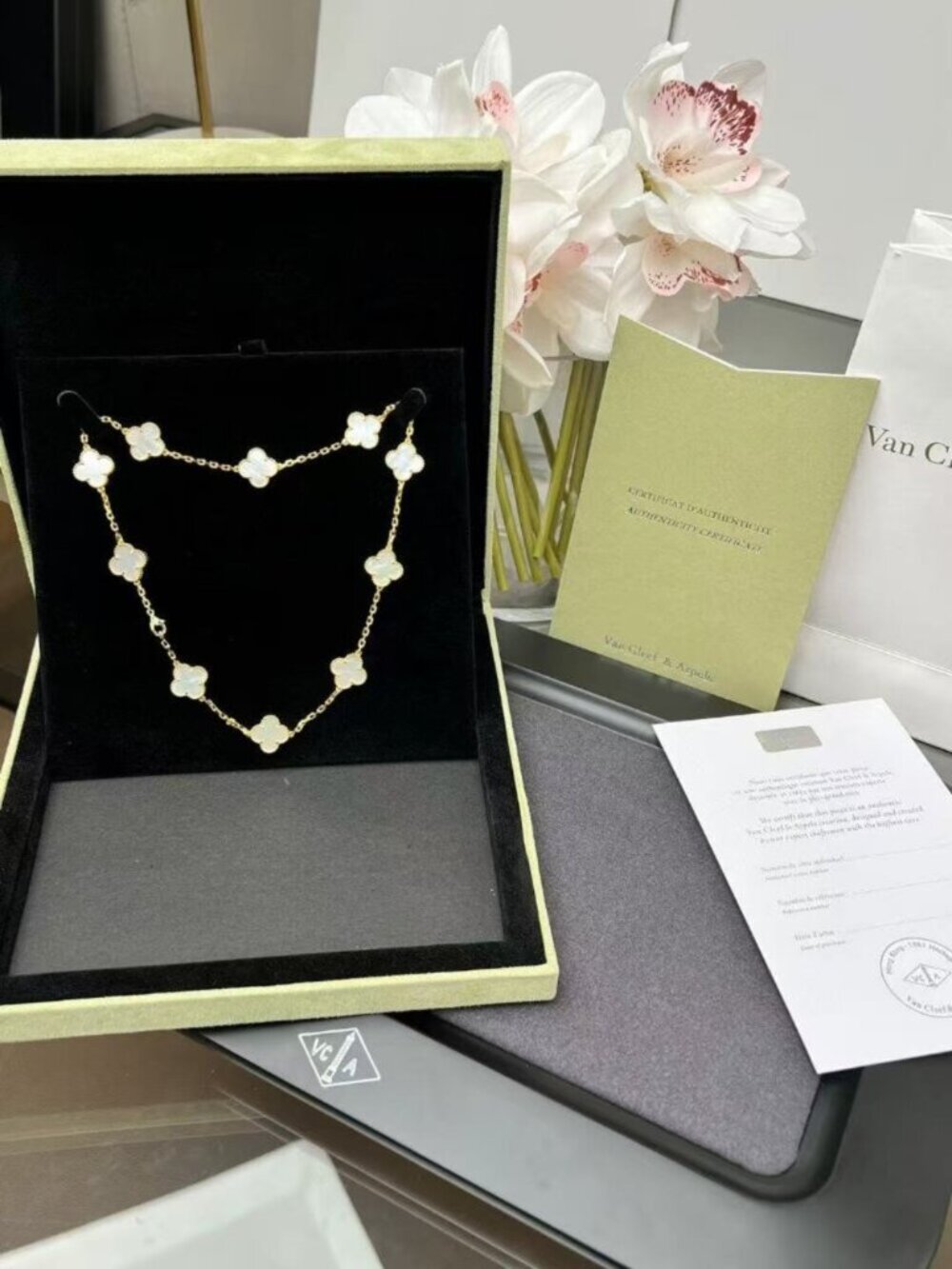Van Cleef & Arpels Gold Vintage Alhambra necklace, 10 motifs - Picture 2 of 8